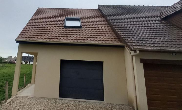 Garage et 2 chambres à l'étage